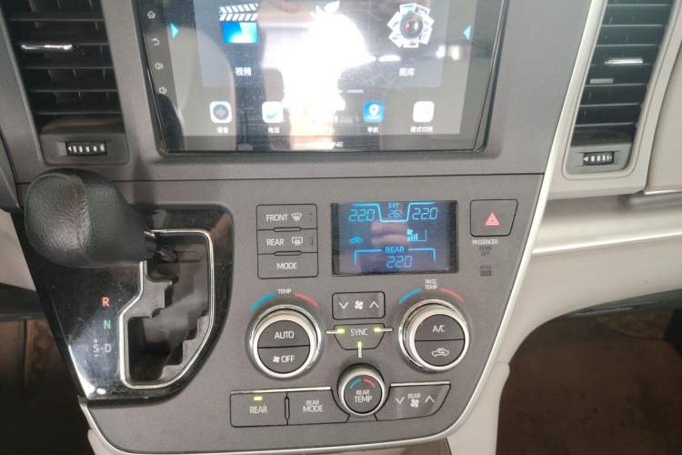 Used Toyota SIENNA  Audio And AC Panel
