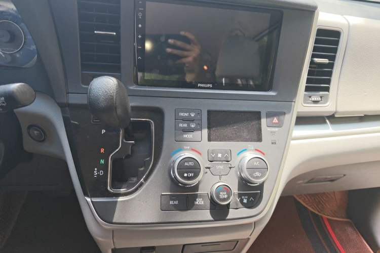 Used Toyota SIENNA  Audio And AC Panel