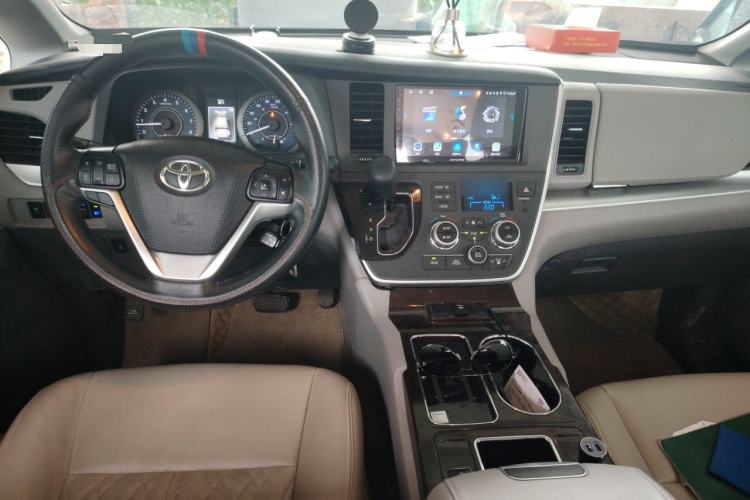 Used Toyota SIENNA  Center Console