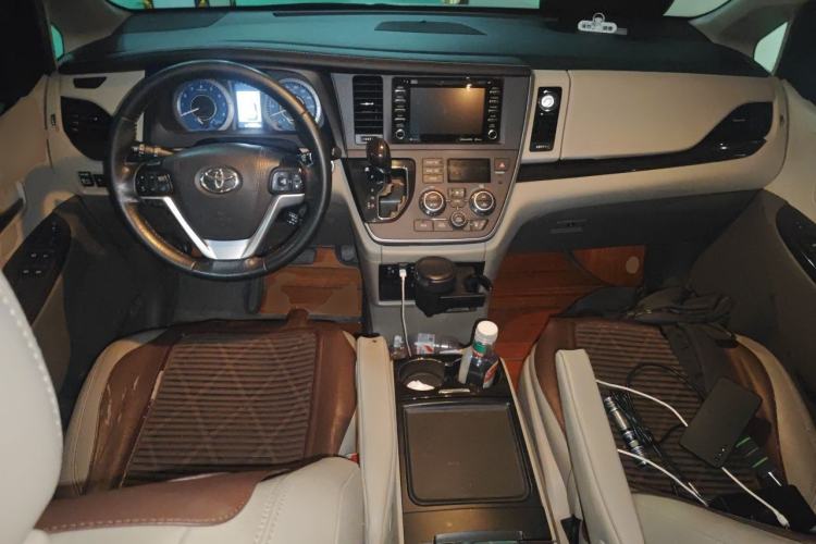 Used Toyota SIENNA  Center Console