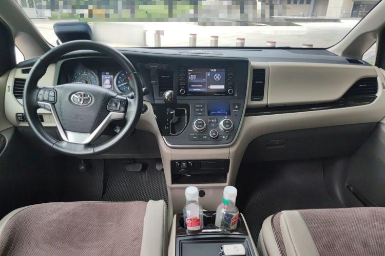 Used Toyota SIENNA  Center Console
