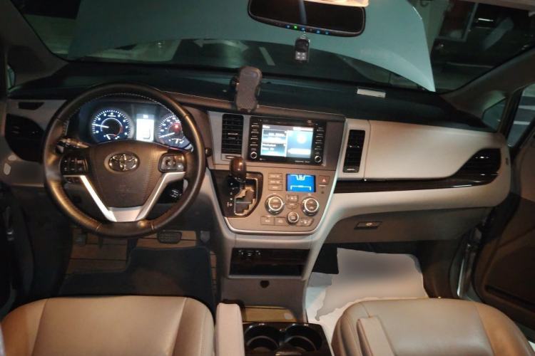 Used Toyota SIENNA  Center Console