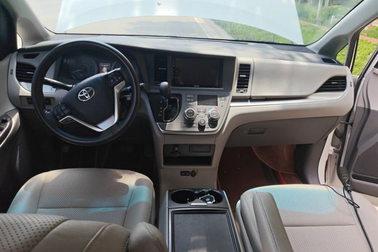 Used Toyota SIENNA  Center Console