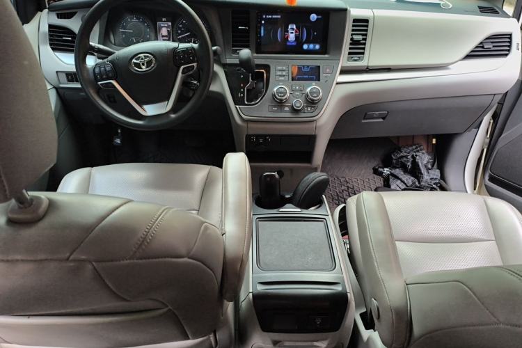 Used Toyota SIENNA  Center Console