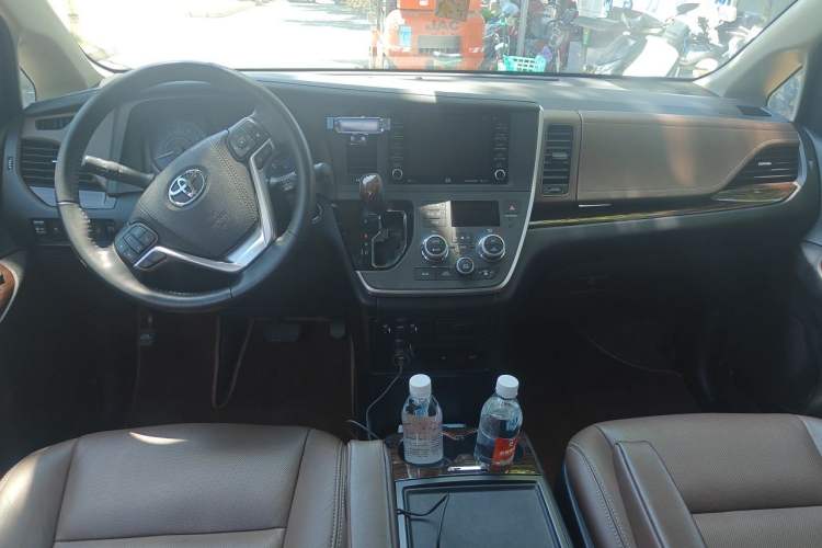 Used Toyota SIENNA  Center Console