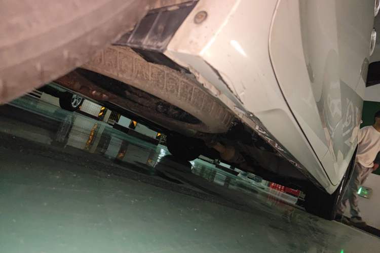 Used Toyota SIENNA  Chassis Rear Right