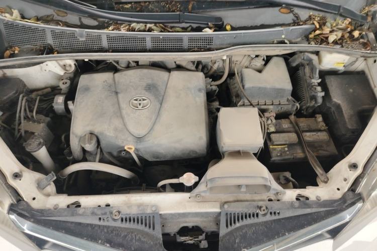 Used Toyota SIENNA  Engine Bay