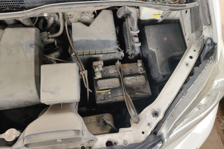 Used Toyota SIENNA  Engine Bay Left