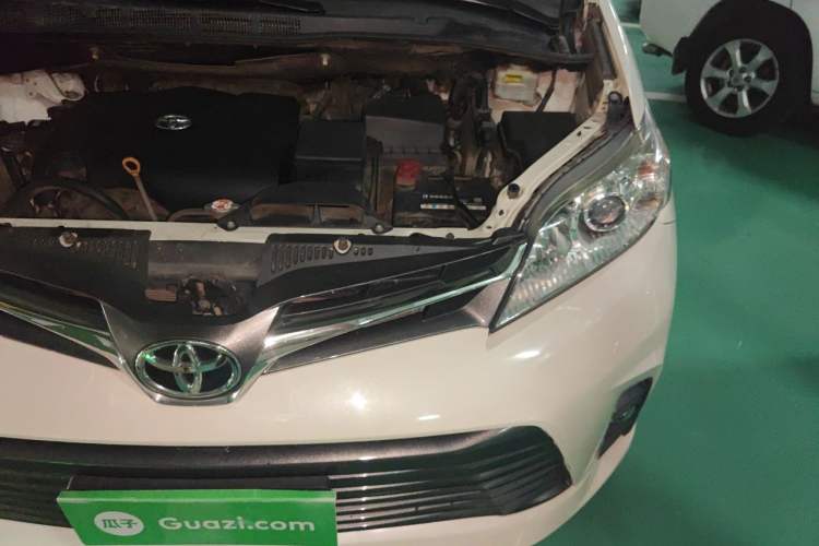 Used Toyota SIENNA  Engine Bay Left