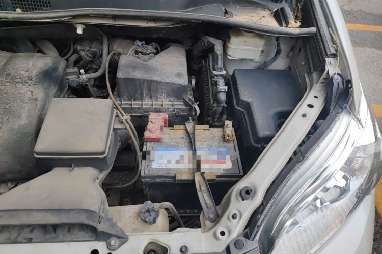 Used Toyota SIENNA  Engine Bay Left