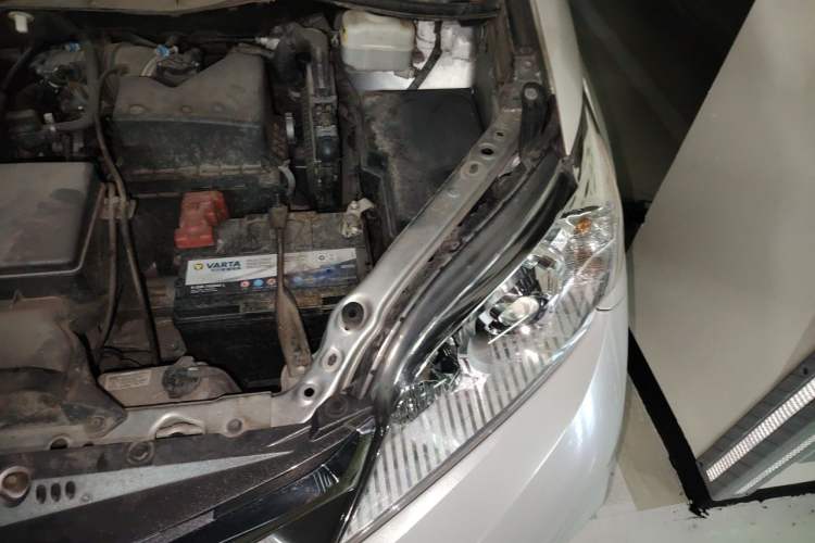 Used Toyota SIENNA  Engine Bay Left