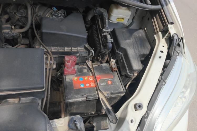 Used Toyota SIENNA  Engine Bay Left