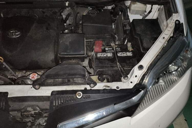 Used Toyota SIENNA  Engine Bay Left
