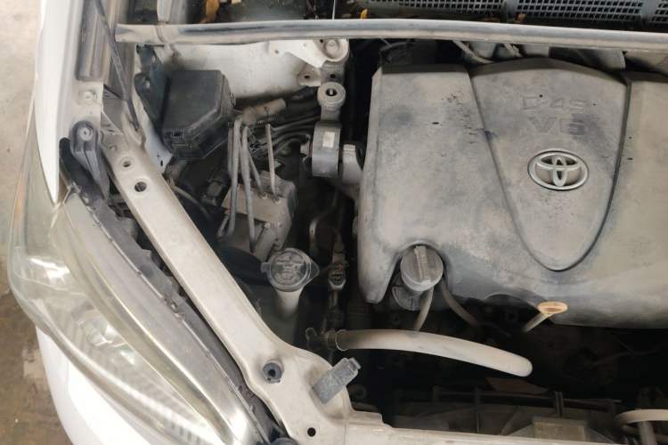 Used Toyota SIENNA  Engine Bay Right