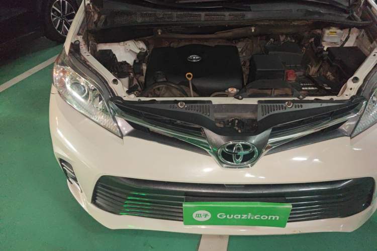 Used Toyota SIENNA  Engine Bay Right