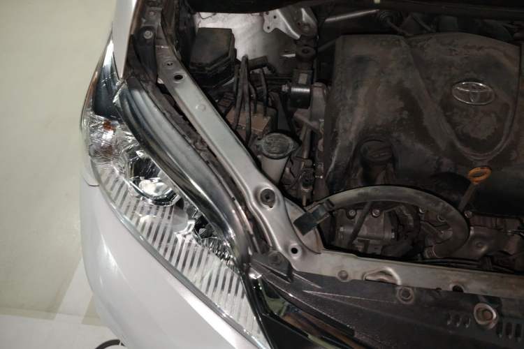 Used Toyota SIENNA  Engine Bay Right