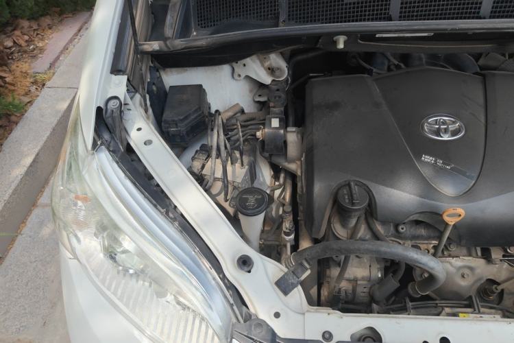 Used Toyota SIENNA  Engine Bay Right