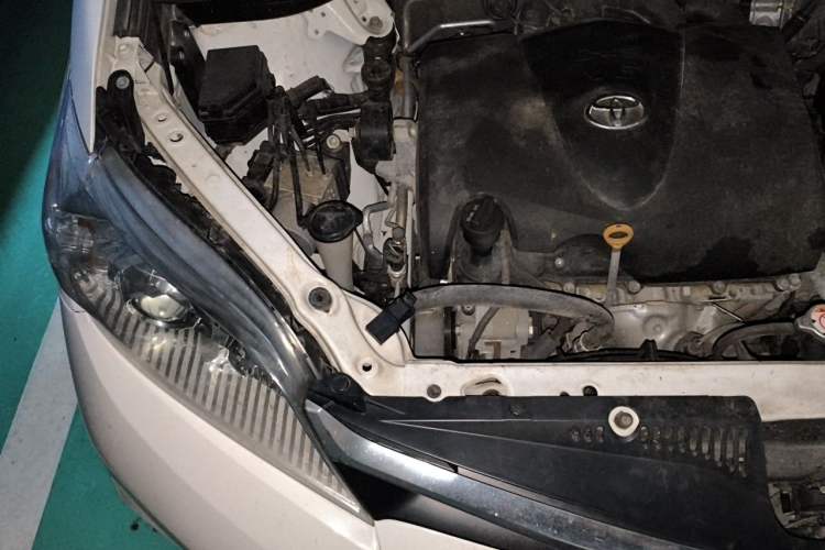 Used Toyota SIENNA  Engine Bay Right