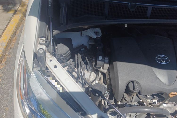 Used Toyota SIENNA  Engine Bay Right