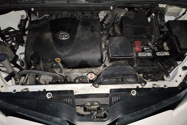 Used Toyota SIENNA  Engine Bay