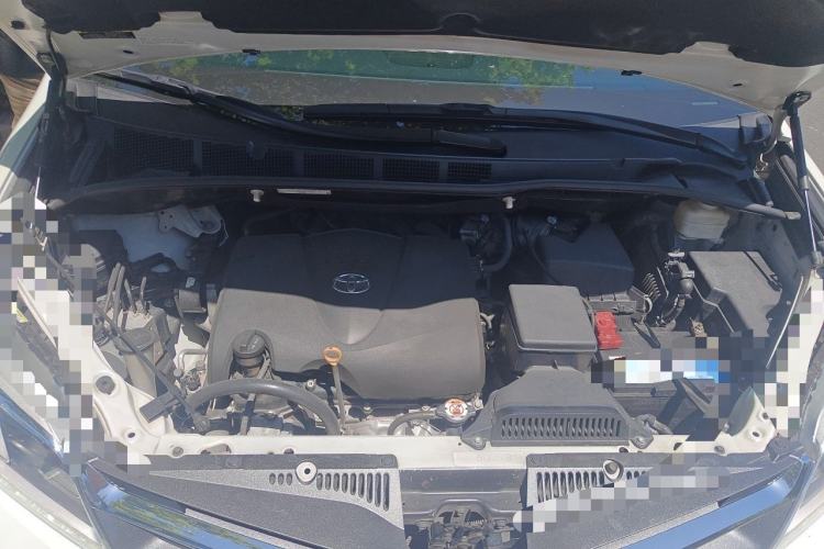 Used Toyota SIENNA  Engine Bay