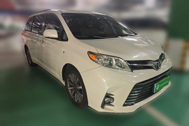 Used Toyota SIENNA  Front Right 45 Deg
