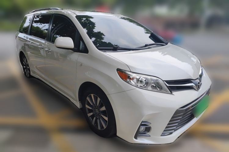 Used Toyota SIENNA  Front Right 45 Deg