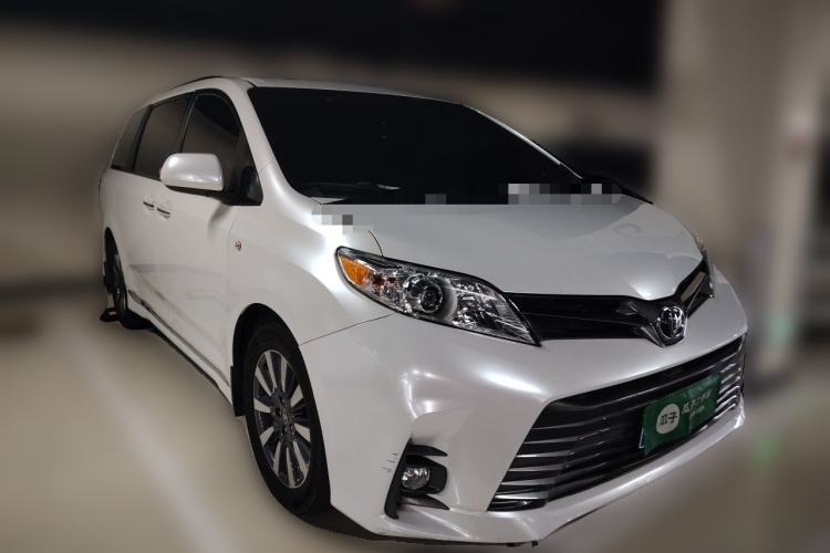 Used Toyota SIENNA  Front Right 45 Deg
