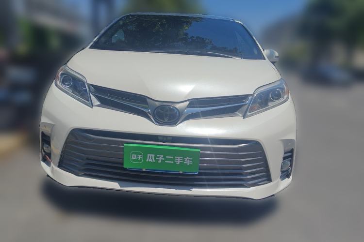 Used Toyota SIENNA  Front