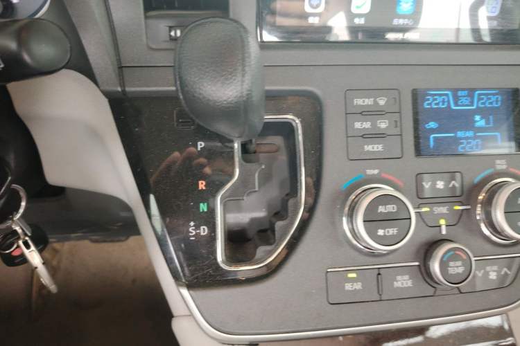 Used Toyota SIENNA  Gear Lever
