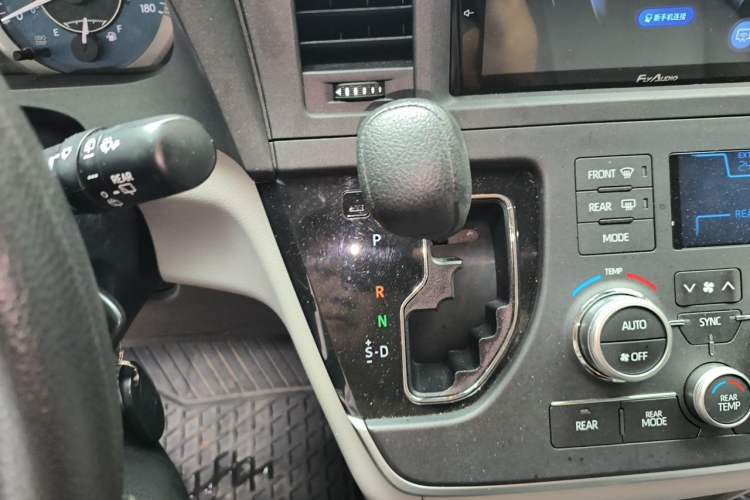 Used Toyota SIENNA  Gear Lever