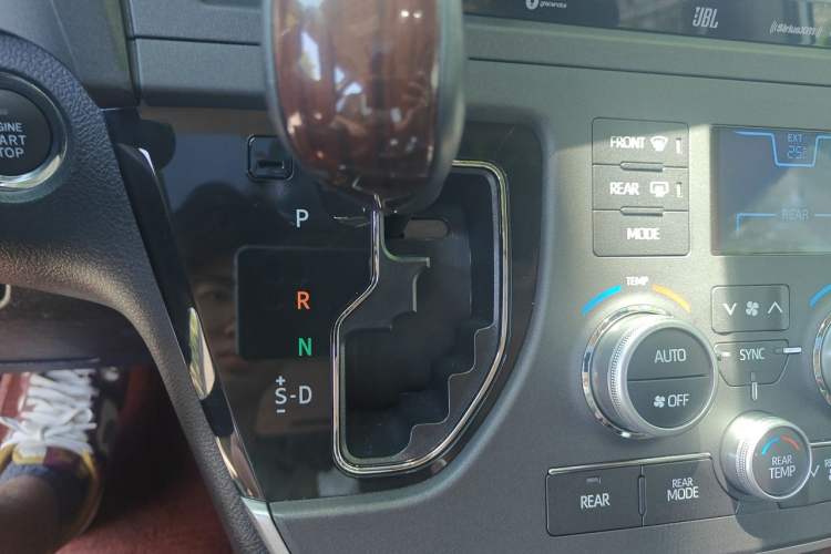 Used Toyota SIENNA  Gear Lever