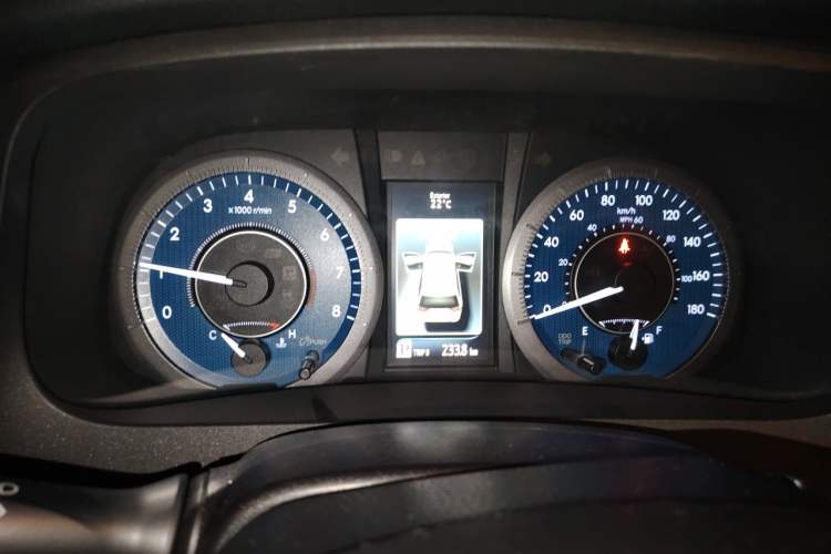 Used Toyota SIENNA  Instrument Cluster