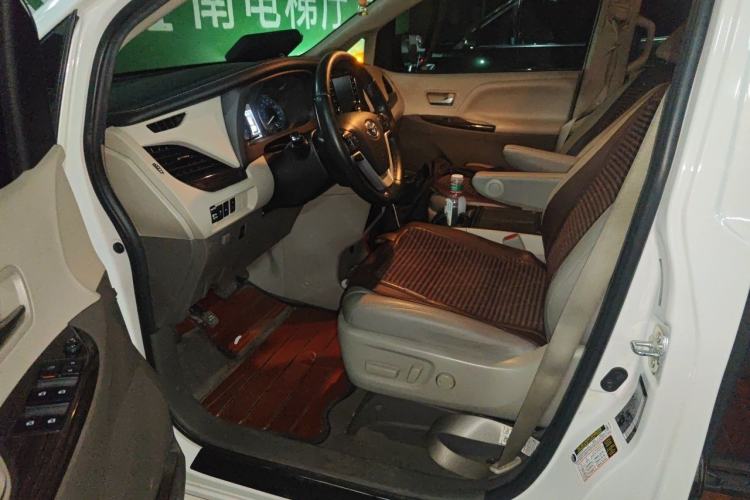 Used Toyota SIENNA  Left Front Seat
