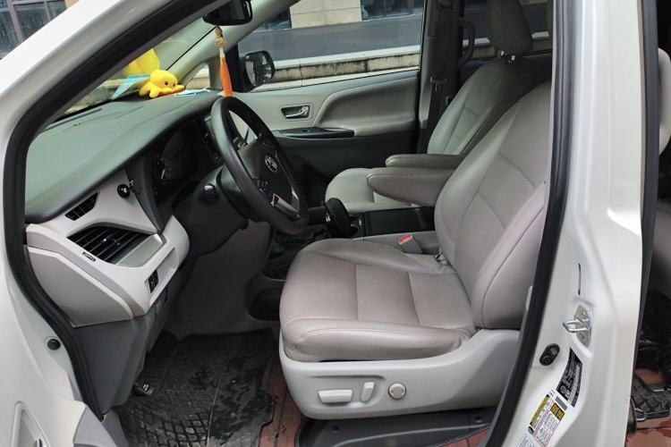 Used Toyota SIENNA  Left Front Seat