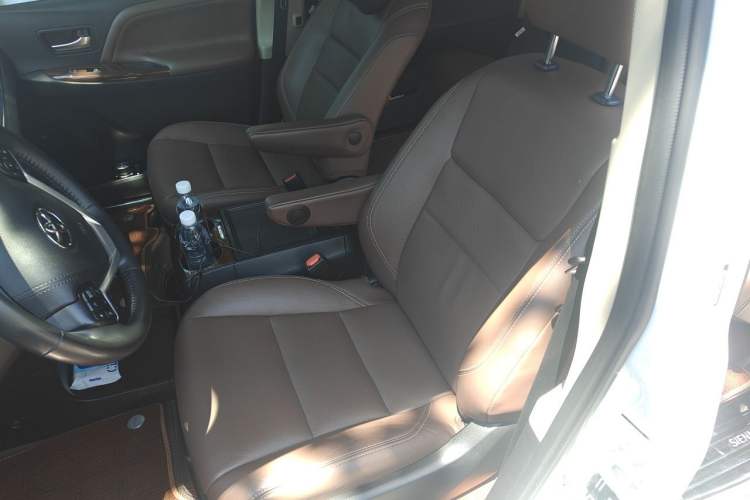 Used Toyota SIENNA  Left Front Seat