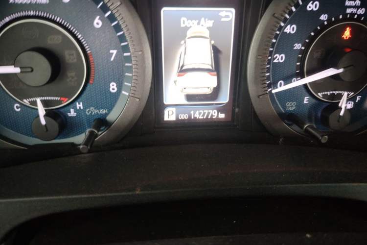 Used Toyota SIENNA  Odometer Close Up
