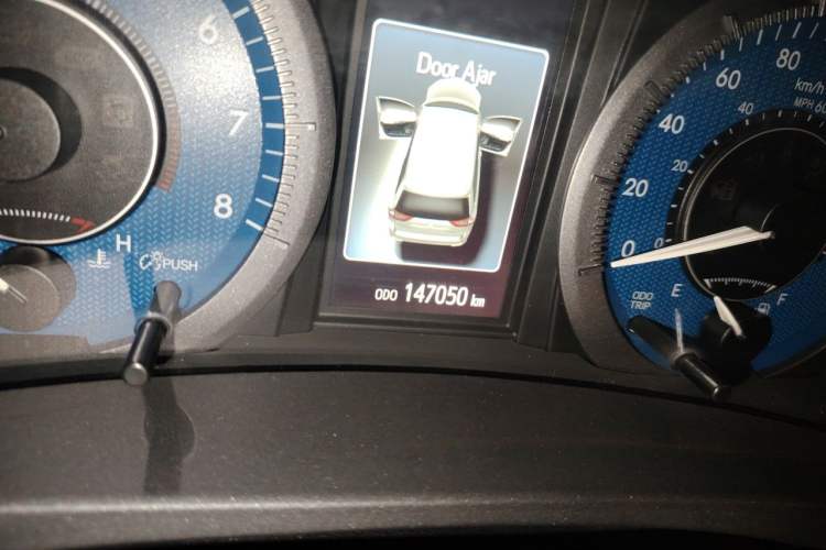 Used Toyota SIENNA  Odometer Close Up