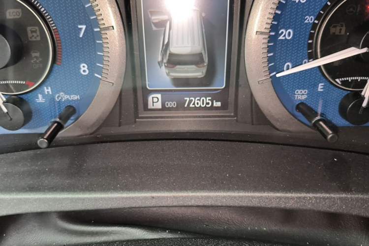 Used Toyota SIENNA  Odometer Close Up
