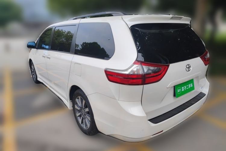 Used Toyota SIENNA  Rear Left 45 Deg