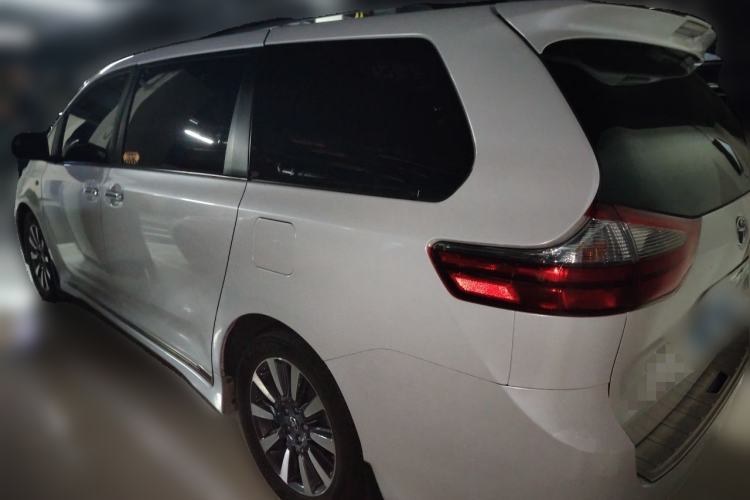 Used Toyota SIENNA  Rear Left 45 Deg