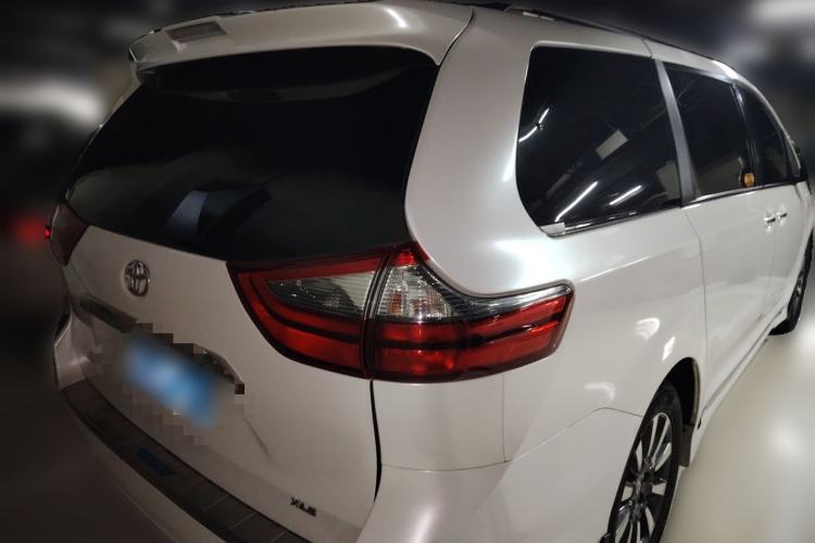 Used Toyota SIENNA  Rear