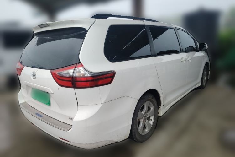 Used Toyota SIENNA  Rear Right 45 Deg