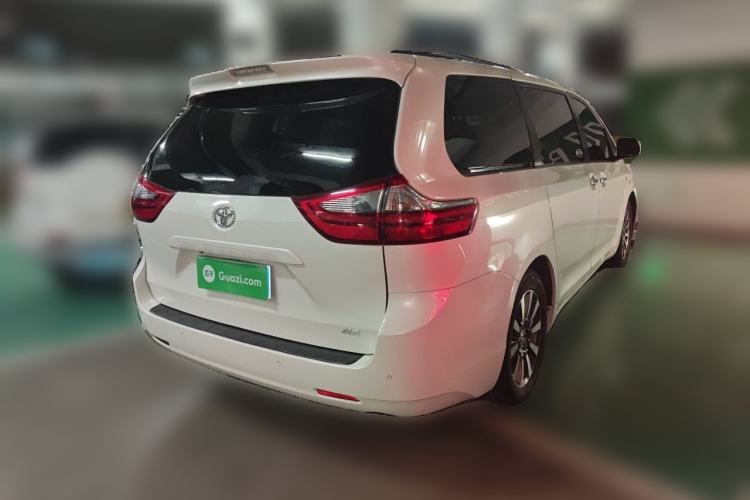 Used Toyota SIENNA  Rear Right 45 Deg