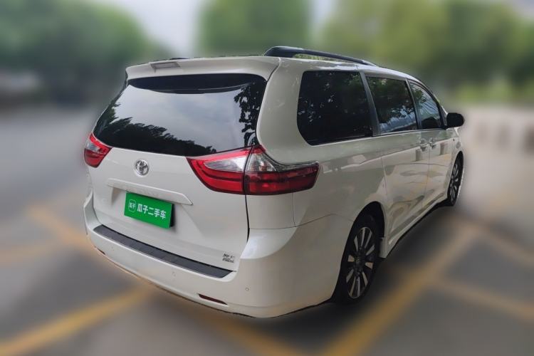 Used Toyota SIENNA  Rear Right 45 Deg