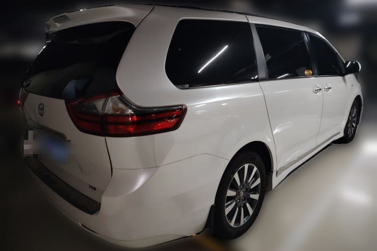 Used Toyota SIENNA  Rear Right 45 Deg