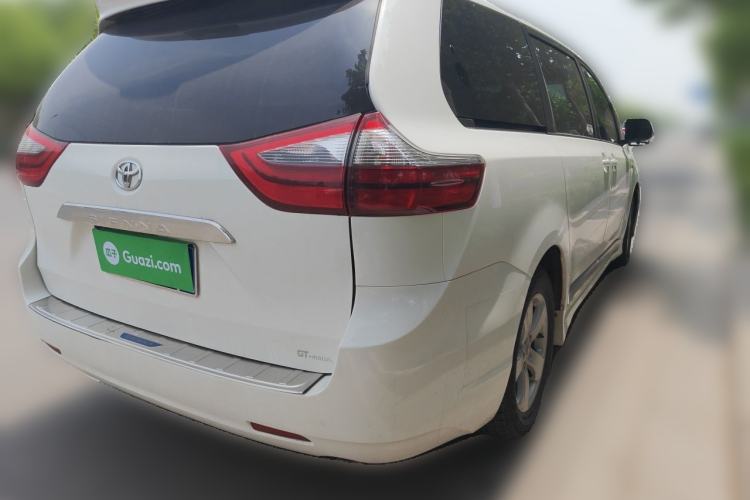 Used Toyota SIENNA  Rear Right 45 Deg