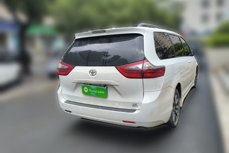 Used Toyota SIENNA  Rear Right 45 Deg