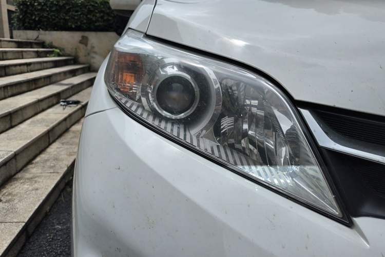Used Toyota SIENNA  Right Front Headlight