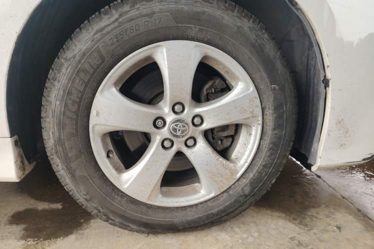 Used Toyota SIENNA  Right Front Wheel Hub